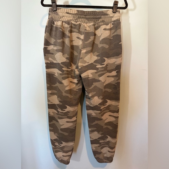 Wild Fable High-Rise Vintage Jogger Sweatpants in Camoflauge - Picture 7 of 11